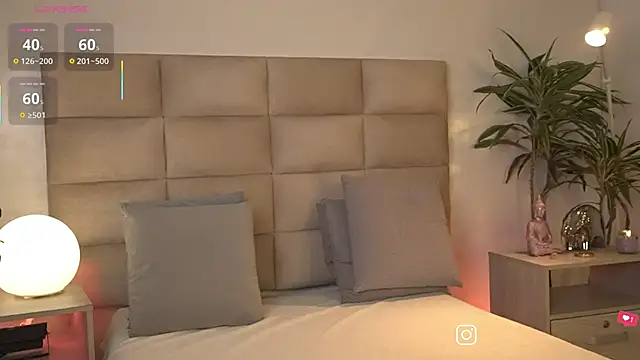 SophieCollins 1 online show from 06/04/26, 12:00