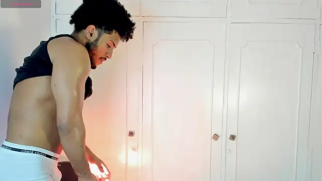 Snapshot of zarek_lux chatting on 01/10/26, 01:02 zarek lux online show from 01/10/26, 01:02