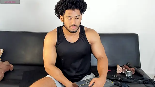 Snapshot of zarek_lux chatting on 02/13/26, 02:57 zarek lux online show from 02/13/26, 02:57