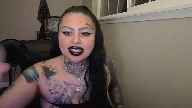 chicanachic13 online show from 04/18/26, 04:05