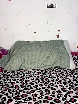 mily 09 online show from 10/21/25, 03:24