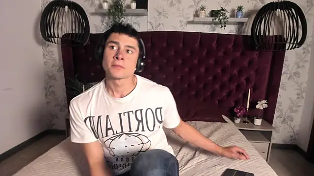 Snapshot of AustinJones_ chatting on 06/02/26, 06:10 AustinJones online show from 06/02/26, 06:10