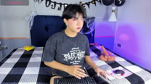 Creamy Angelo online show from 10/18/25, 09:15