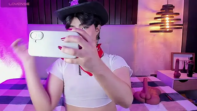 Creamy Angelo online show from 10/22/25, 08:08