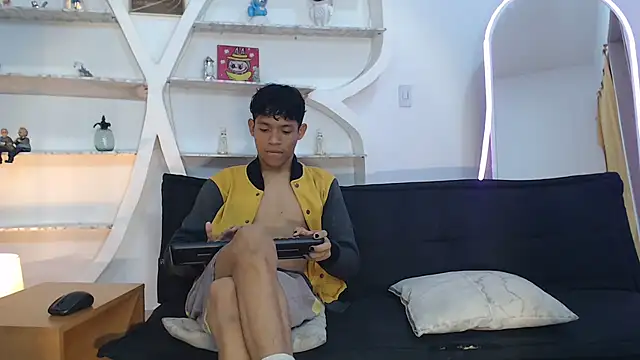 Snapshot of BEAUTY_BOYS1 chatting on 10/10/25, 07:07 BEAUTY BOYS1 online show from 10/10/25, 07:07