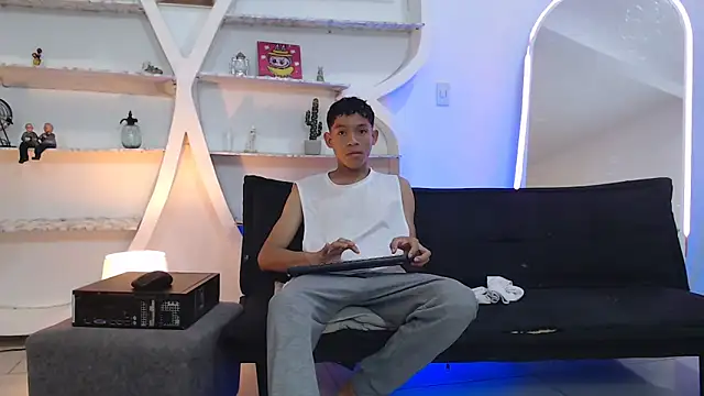 BEAUTY BOYS1 online show from 11/07/25, 07:08