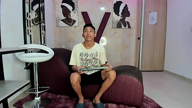 BEAUTY BOYS1 online show from 04/06/26, 01:23