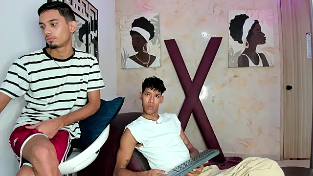 BEAUTY BOYS1 online show from 04/23/26, 01:24