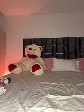 Snapshot of Bella-kim- chatting on 02/12/26, 04:51 Bella-kim- online show from 02/12/26, 04:51