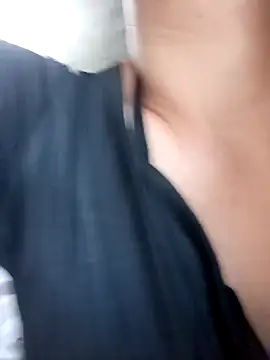 Snapshot of milo123-xx chatting on 09/20/25, 11:39 milo123-xx online show from 09/20/25, 11:39