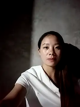 Snapshot of milo123-xx chatting on 10/13/25, 12:49 milo123-xx online show from 10/13/25, 12:49