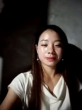 Snapshot of milo123-xx chatting on 10/17/25, 12:19 milo123-xx online show from 10/17/25, 12:19