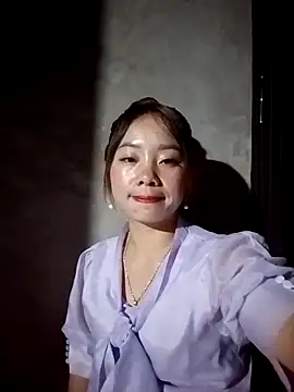 Snapshot of milo123-xx chatting on 11/15/25, 01:29 milo123-xx online show from 11/15/25, 01:29