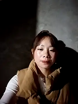 Snapshot of milo123-xx chatting on 11/18/25, 03:38 milo123-xx online show from 11/18/25, 03:38