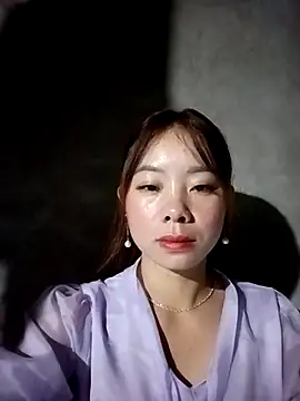 Snapshot of milo123-xx chatting on 11/20/25, 12:00 milo123-xx online show from 11/20/25, 12:00