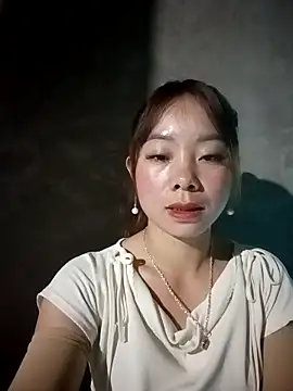 Snapshot of milo123-xx chatting on 11/22/25, 12:42 milo123-xx online show from 11/22/25, 12:42