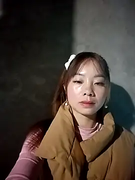 Snapshot of milo123-xx chatting on 11/23/25, 01:27 milo123-xx online show from 11/23/25, 01:27