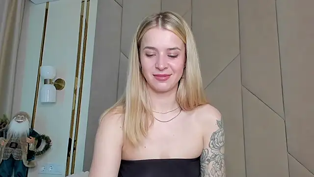 Snapshot of Touch_me chatting on 12/14/25, 04:23 Touch me online show from 12/14/25, 04:23