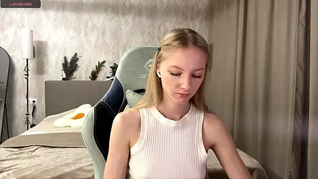 BrightAnnie online show from 12/17/25, 02:12