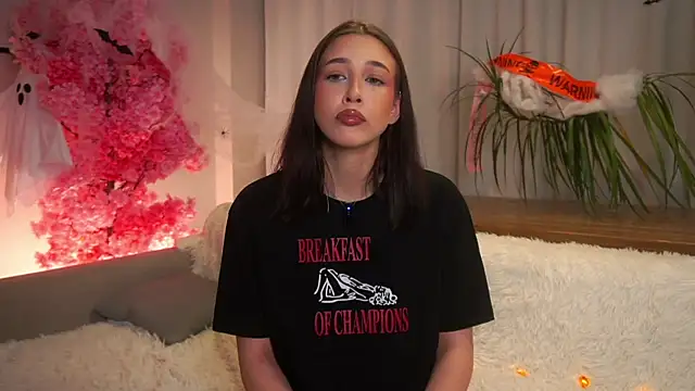 EviaRabasca online show from 10/31/25, 11:44