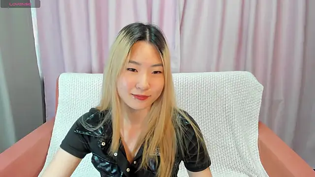 Snapshot of Aisi_18 chatting on 09/10/25, 08:14 Aisi 18 online show from 09/10/25, 08:14