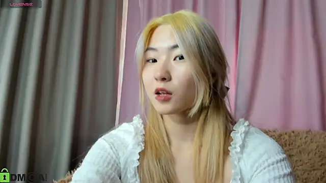 Snapshot of Aisi_18 chatting on 09/15/25, 08:03 Aisi 18 online show from 09/15/25, 08:03