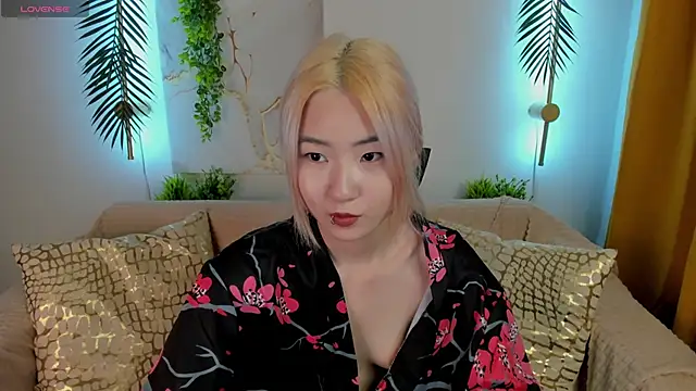 Snapshot of Aisi_18 chatting on 09/17/25, 04:36 Aisi 18 online show from 09/17/25, 04:36