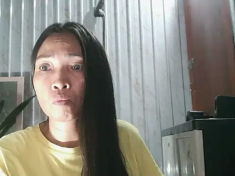 Snapshot of pinayhotii chatting on 10/28/25, 01:03 pinayhotii online show from 10/28/25, 01:03