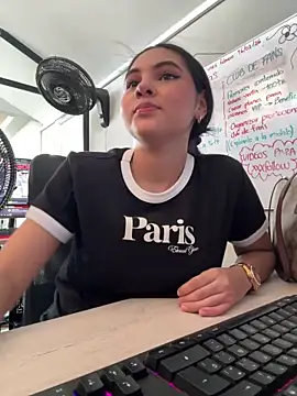 Snapshot of AlinnaRosee_ chatting on 03/03/26, 04:13 AlinnaRosee online show from 03/03/26, 04:13