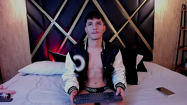 Snapshot of LiamMuller chatting on 10/14/25, 11:44 LiamMuller online show from 10/14/25, 11:44