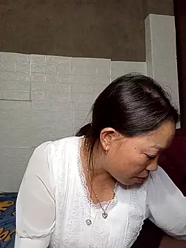 Snapshot of _Helala_ chatting on 10/05/25, 02:48 Helala online show from 10/05/25, 02:48