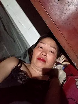 Snapshot of _Helala_ chatting on 10/16/25, 05:47 Helala online show from 10/16/25, 05:47