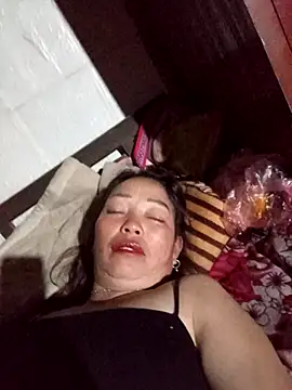 Snapshot of _Helala_ chatting on 10/22/25, 05:45 Helala online show from 10/22/25, 05:45