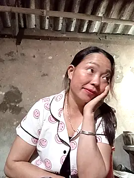 Snapshot of _Helala_ chatting on 10/26/25, 11:27 Helala online show from 10/26/25, 11:27