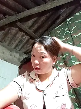 Snapshot of _Helala_ chatting on 10/31/25, 11:39 Helala online show from 10/31/25, 11:39