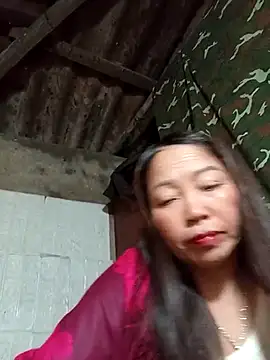 Snapshot of _Helala_ chatting on 11/05/25, 11:32 Helala online show from 11/05/25, 11:32