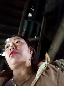 Snapshot of _Helala_ chatting on 11/05/25, 11:49 Helala online show from 11/05/25, 11:49