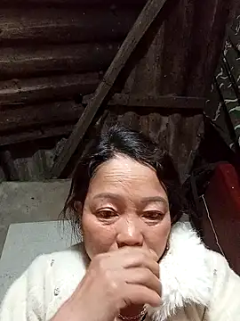 Snapshot of _Helala_ chatting on 11/19/25, 11:27 Helala online show from 11/19/25, 11:27