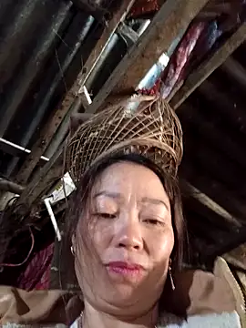 Snapshot of _Helala_ chatting on 11/22/25, 02:10 Helala online show from 11/22/25, 02:10