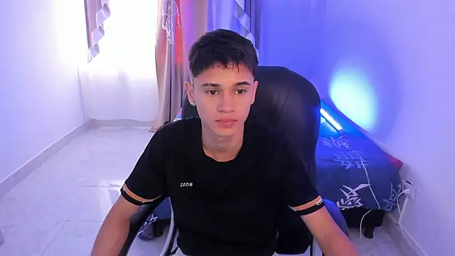 Aron Boyy online show from 11/10/25, 08:19