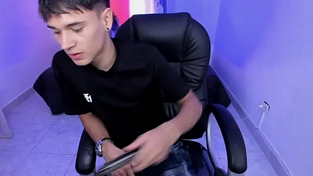 Aron Boyy online show from 03/05/26, 07:43