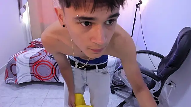 Aron Boyy online show from 04/22/26, 07:48