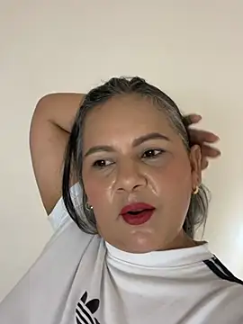 Snapshot of Lucy_Milf_474 chatting on 05/23/26, 12:09 Lucy Milf 474 online show from 05/23/26, 12:09