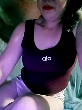 Surrilove online show from 02/05/26, 04:33