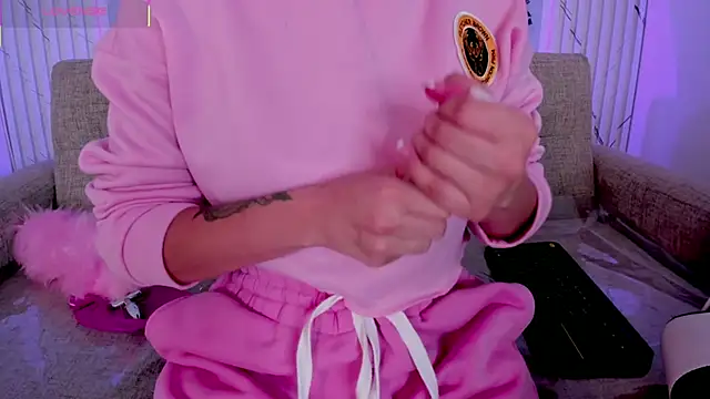 chloegils  online show from 10/17/25, 02:30