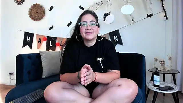 alissonbronw     online show from 10/15/25, 07:58