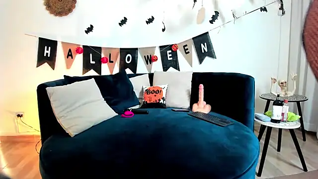 alissonbronw     online show from 10/21/25, 08:09