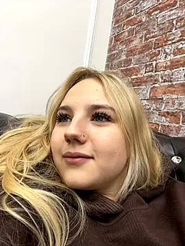 Sky Cutie online show from 10/23/25, 04:45