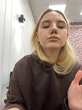 Sky Cutie online show from 10/31/25, 04:57