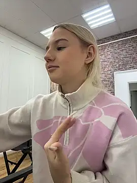 Sky Cutie online show from 12/17/25, 04:07